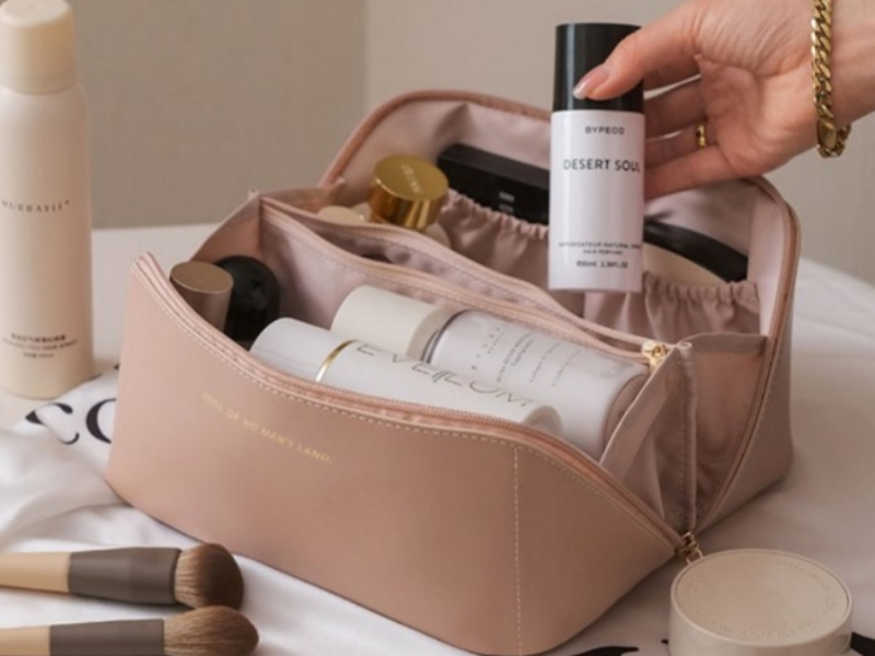 Cosmetic bag 02.png