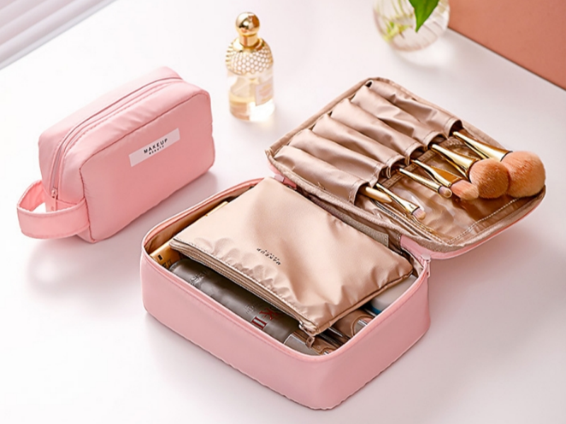 Cosmetic bag 25.png